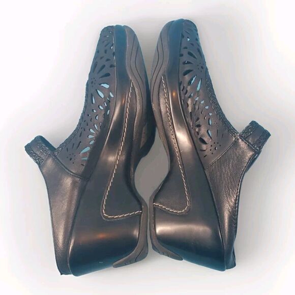 Womens Peep Toe Cloggs Sz 7 Floral Cut Out Boho Black Leather White Mountain - Picture 2 of 12